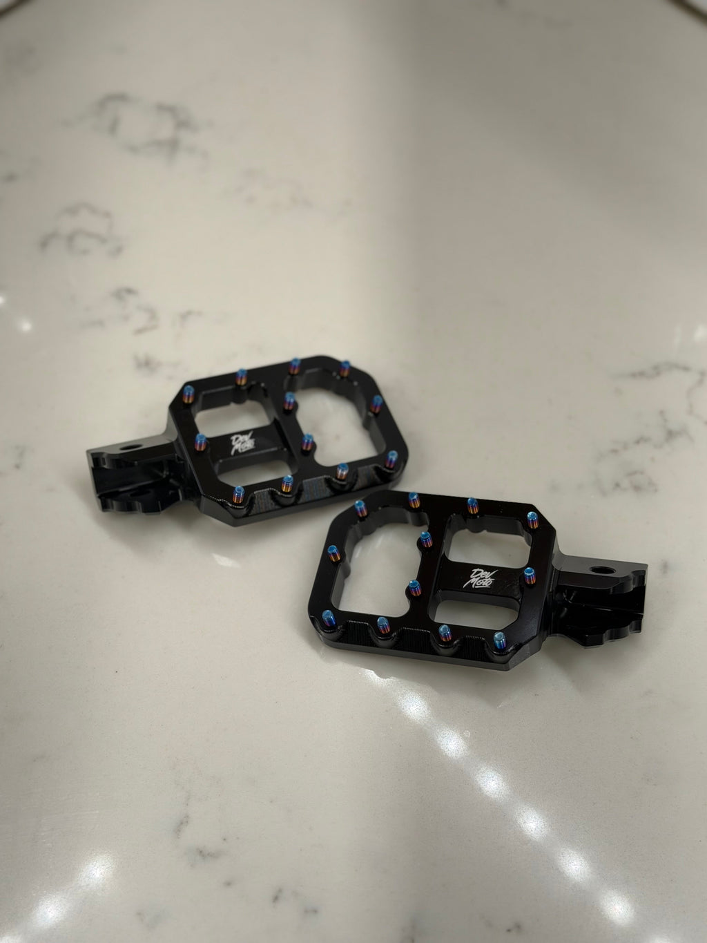 E-moto foot peg side profile