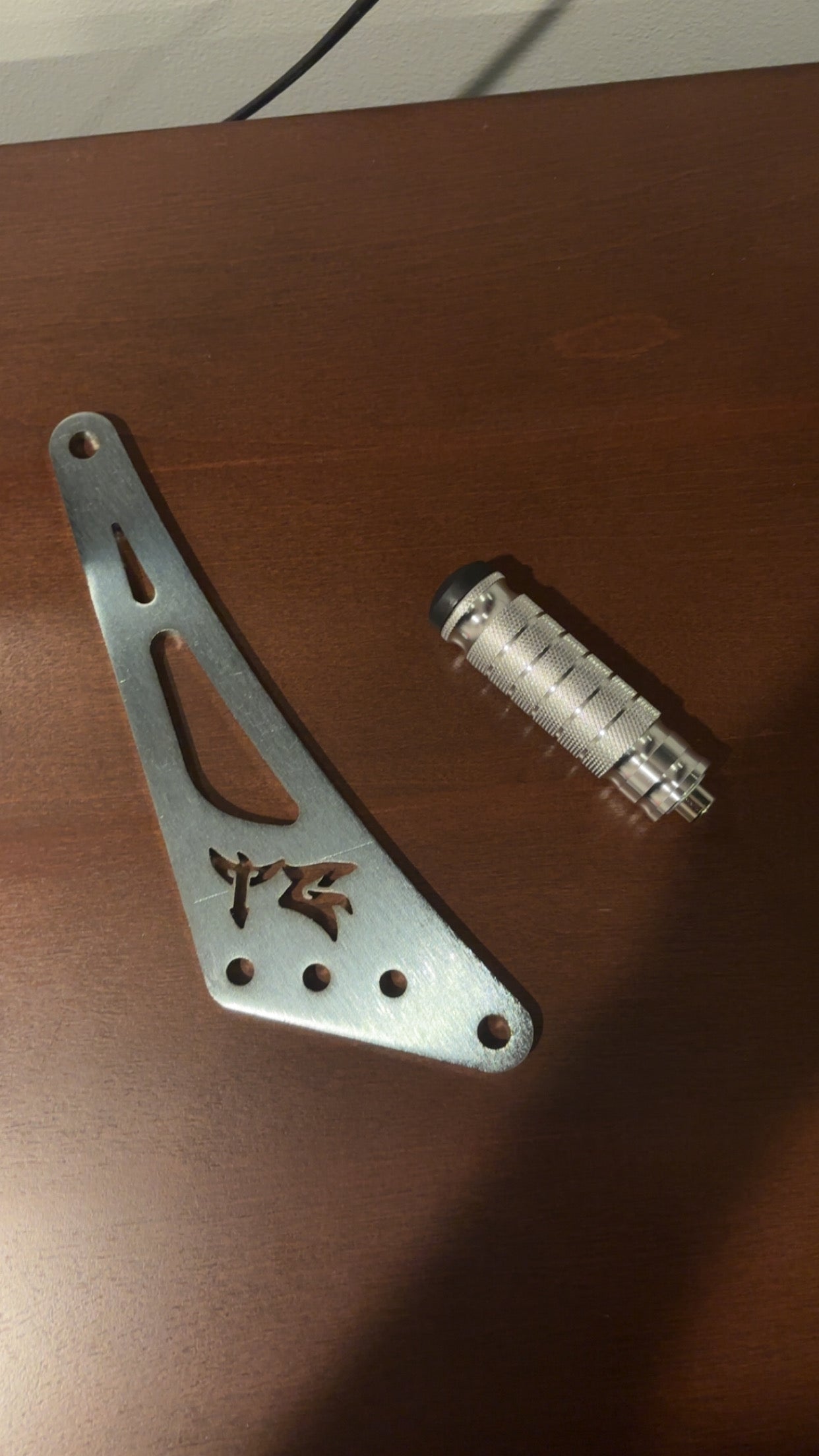 Ultra Bee Shift Lock (chrome peg pre order 2 week)