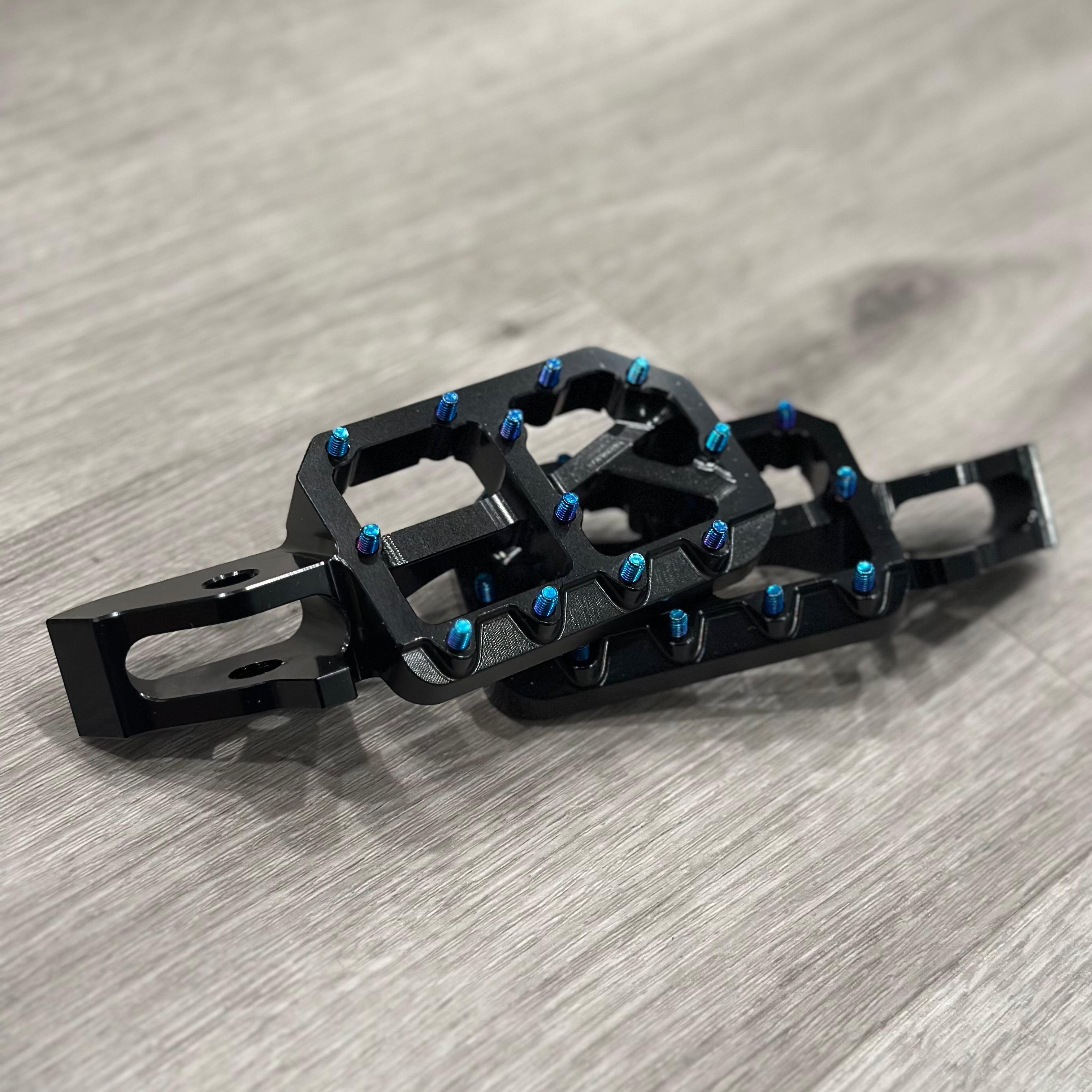 Ultra bee pegs