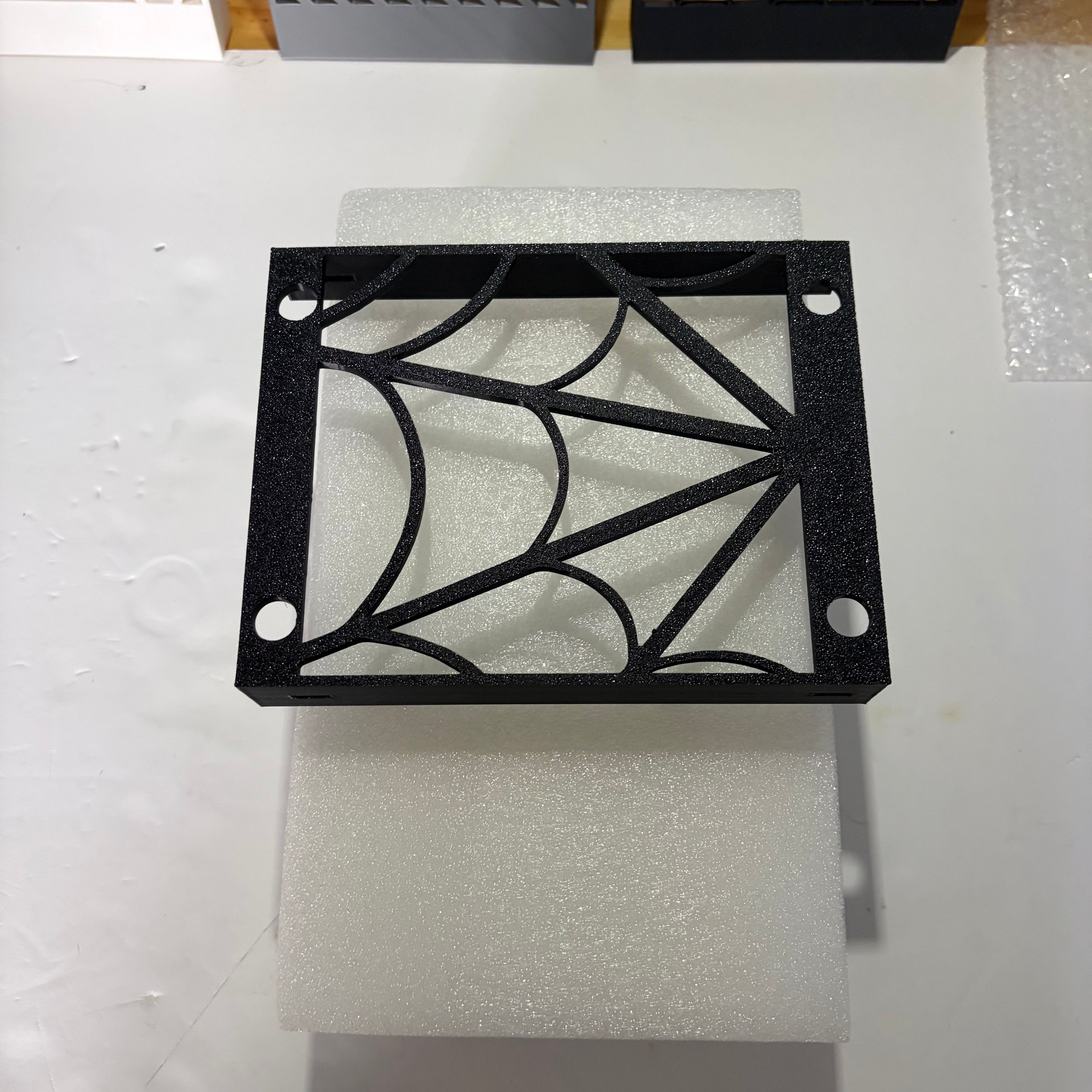 Tuttio controller cover in WEB or STINGER pattern – image 2