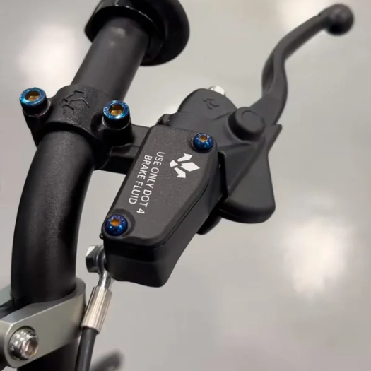 Formula brake reservoir bolt set for e-moto brakes