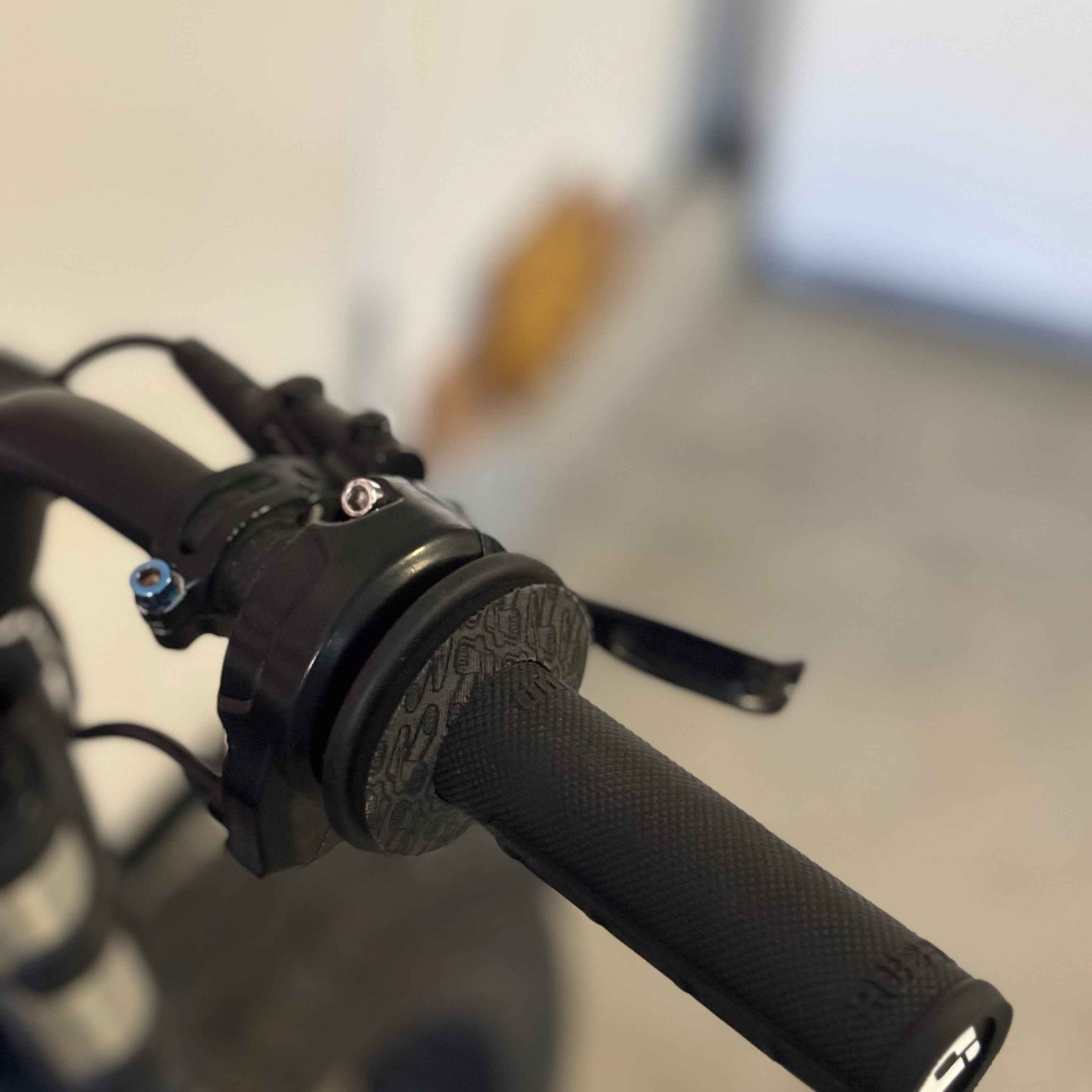 Super73 Surron-style throttle and three-pin connector