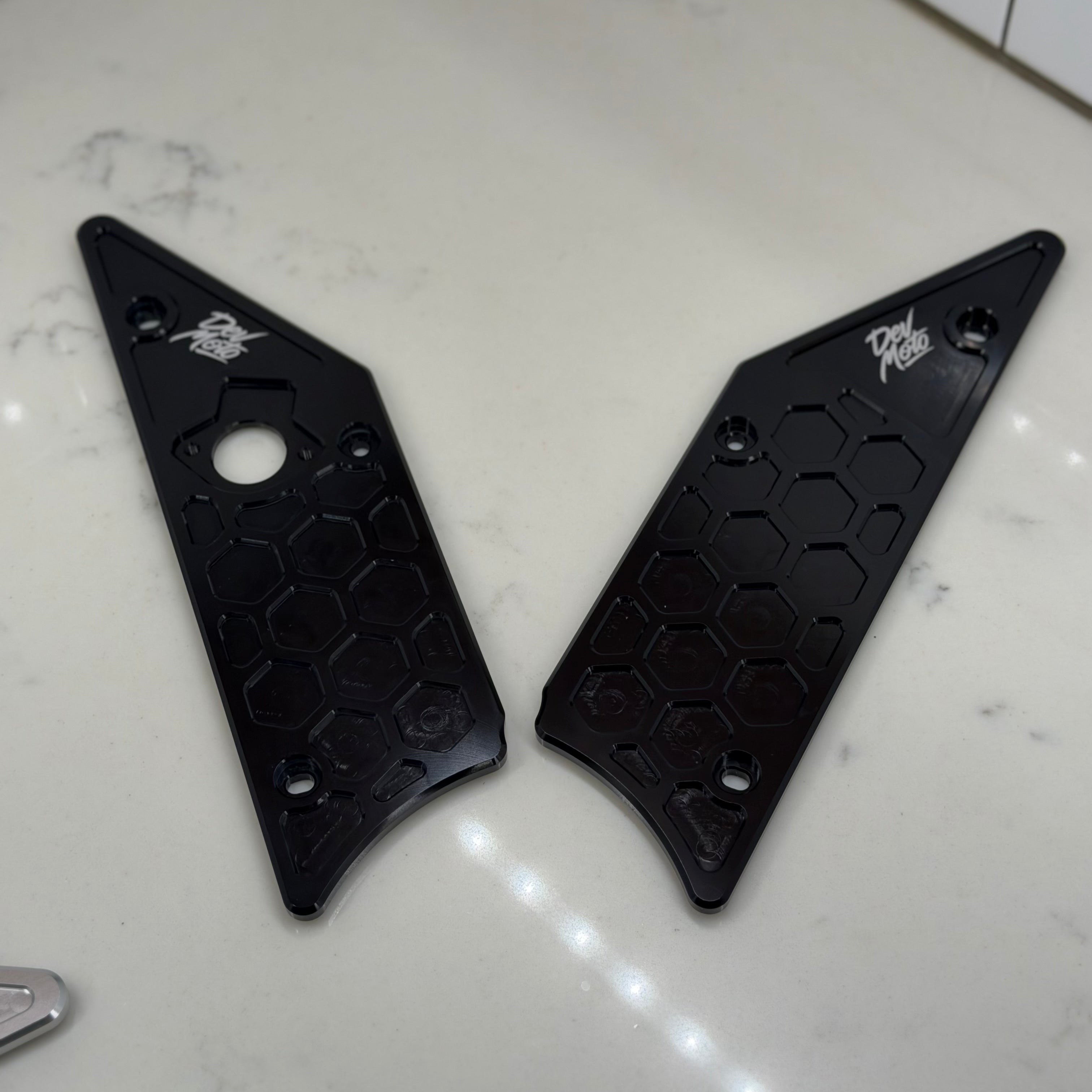 Talaria XXX metal side panel mounting detail
